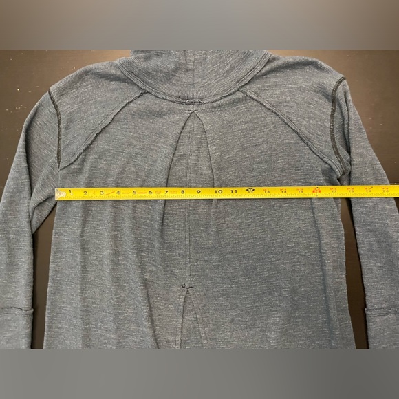 We The FREE PEOPLE Oversized Mock Neck Ribbed Sweater Open Back Detail - Medium - Picture 6 of 8